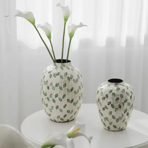 Vintage European Shell Vase – Elegant Tabletop Decoration - Image 5