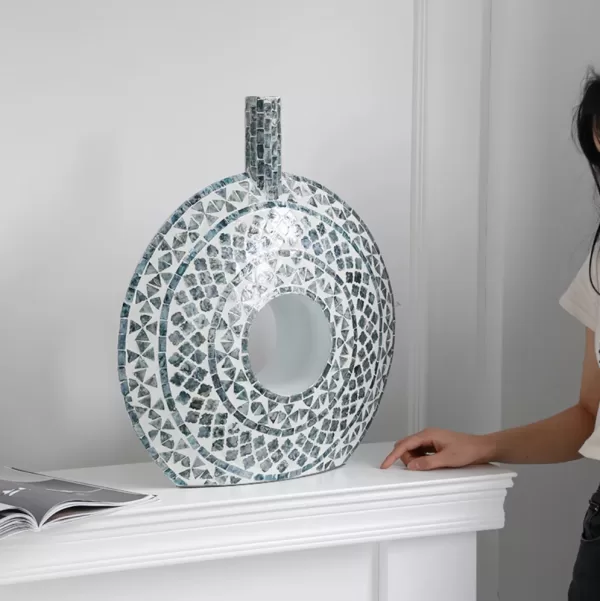 Classic Tableware-Inspired Shell Vase– A Touch of Nature’s Elegance - Image 5