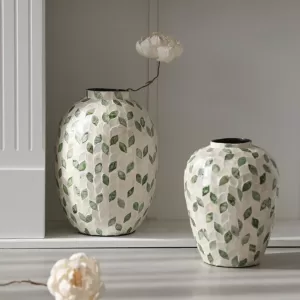 Vintage European Shell Vase – Elegant Tabletop Decoration